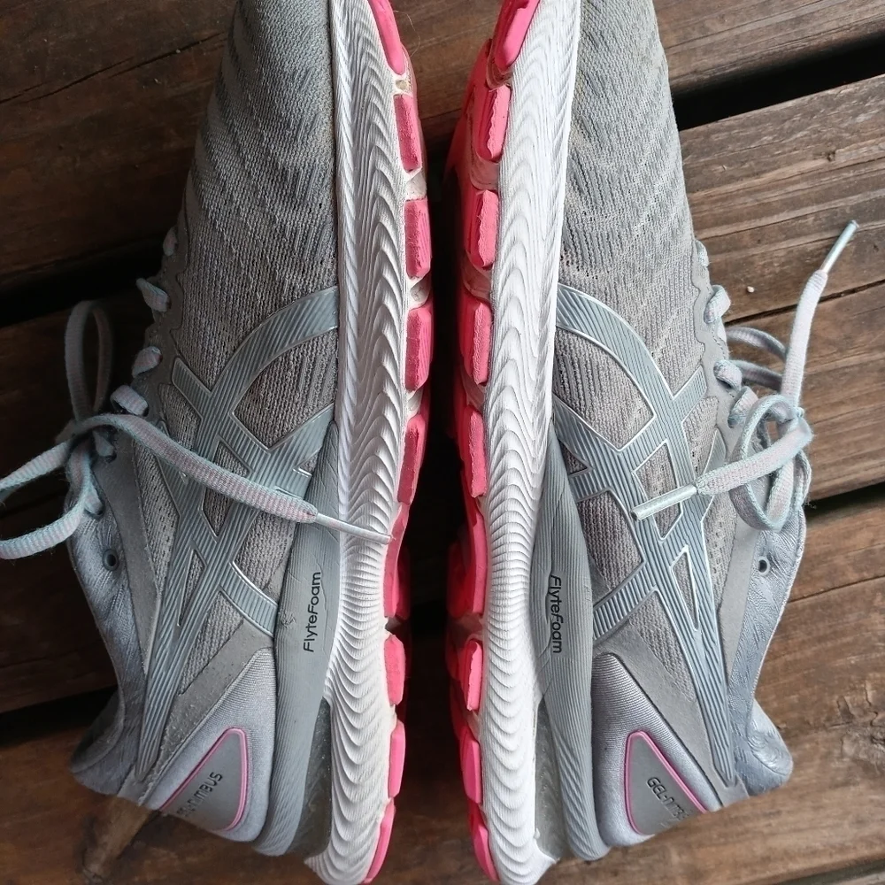 Asics Gel-Nimbus 22 Lite-Show Sheet Rock Grey Pink Wmn sz 9.5 shoe 1012A585-020.